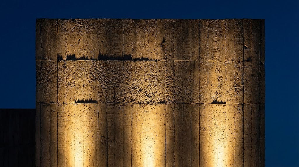 نورپردازی نمای سیمانی